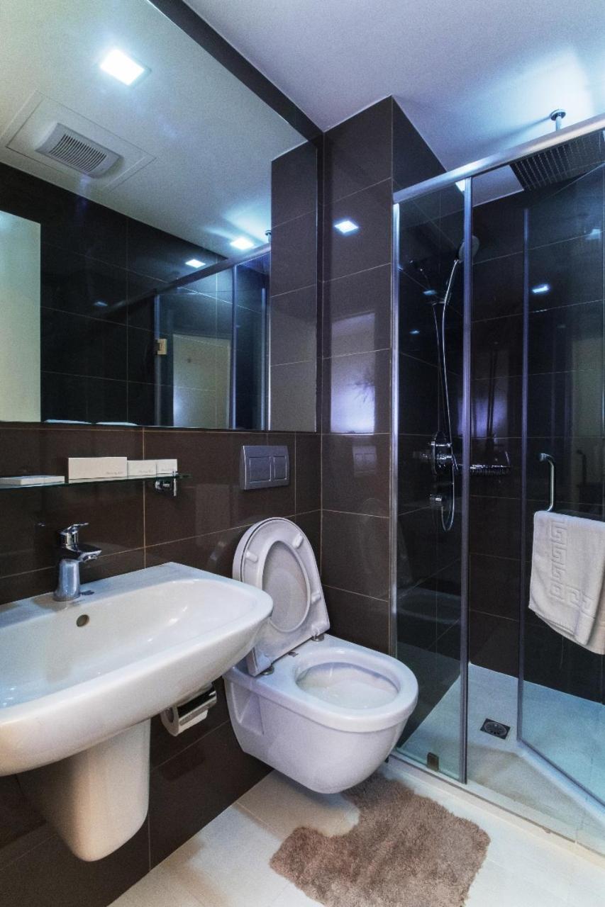 Oasis Regency @ Acqua Livingstone Near Rockwell Apartment Mandaluyong Exterior photo